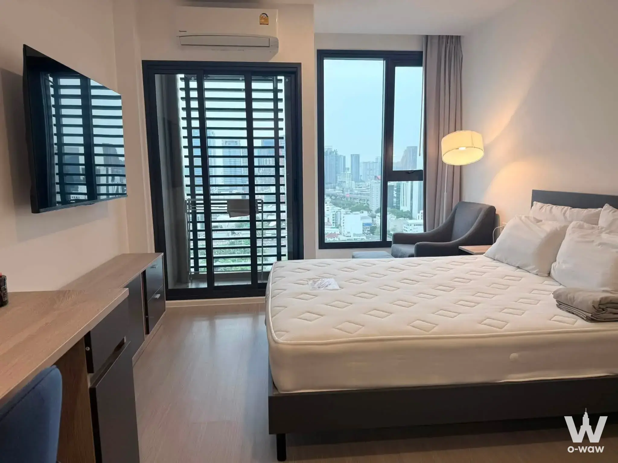 Condo with 1 bedroom for rent at DENIM Jatujak — photo 1 of 5