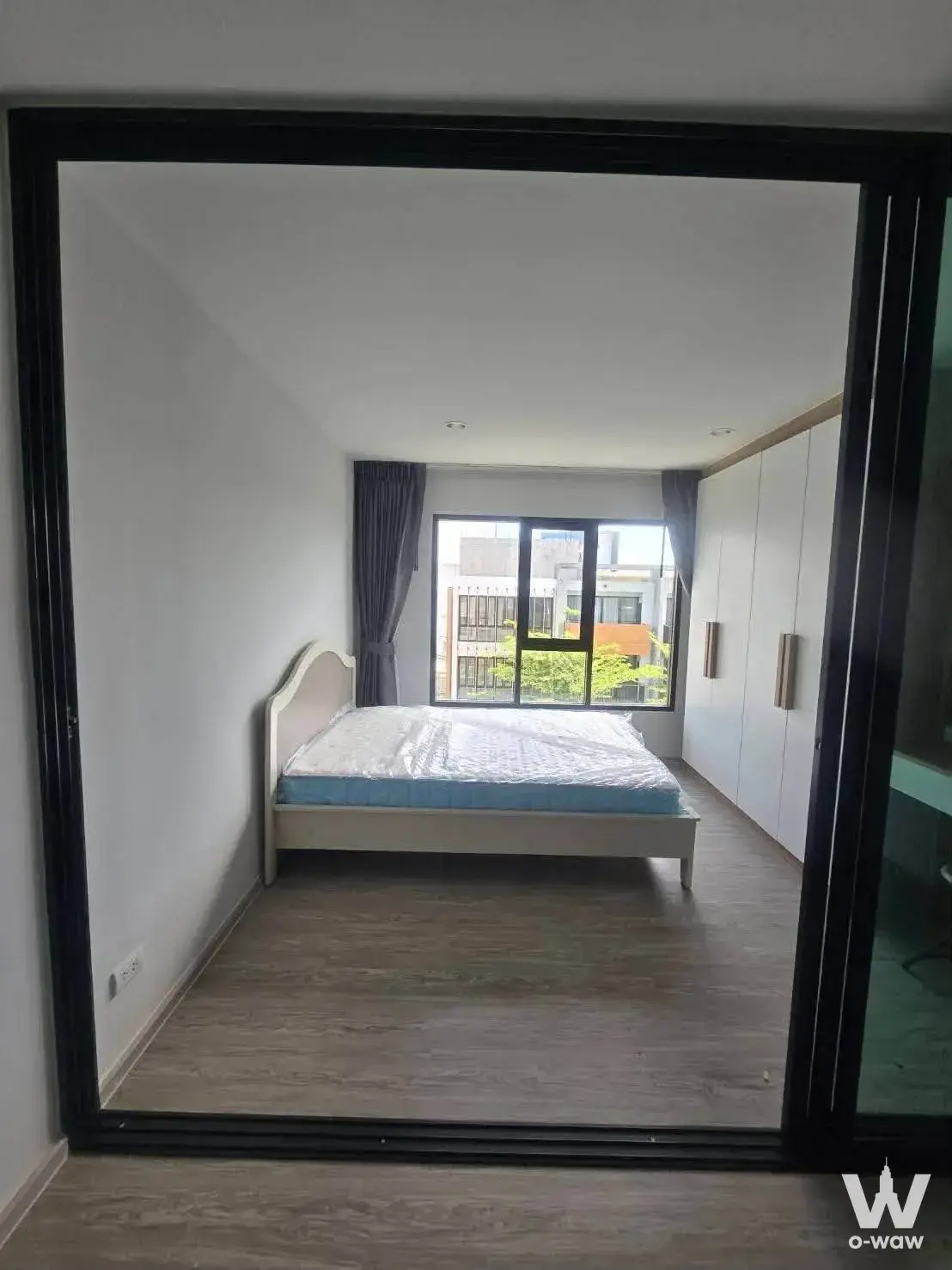Condo with 1 bedroom for rent at RYE Huamak — photo 2 of 5