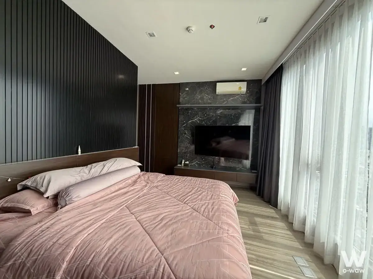 Condo with 3 bedrooms for rent at Rhythm Charoenkrung Pavillion — photo 3 of 4