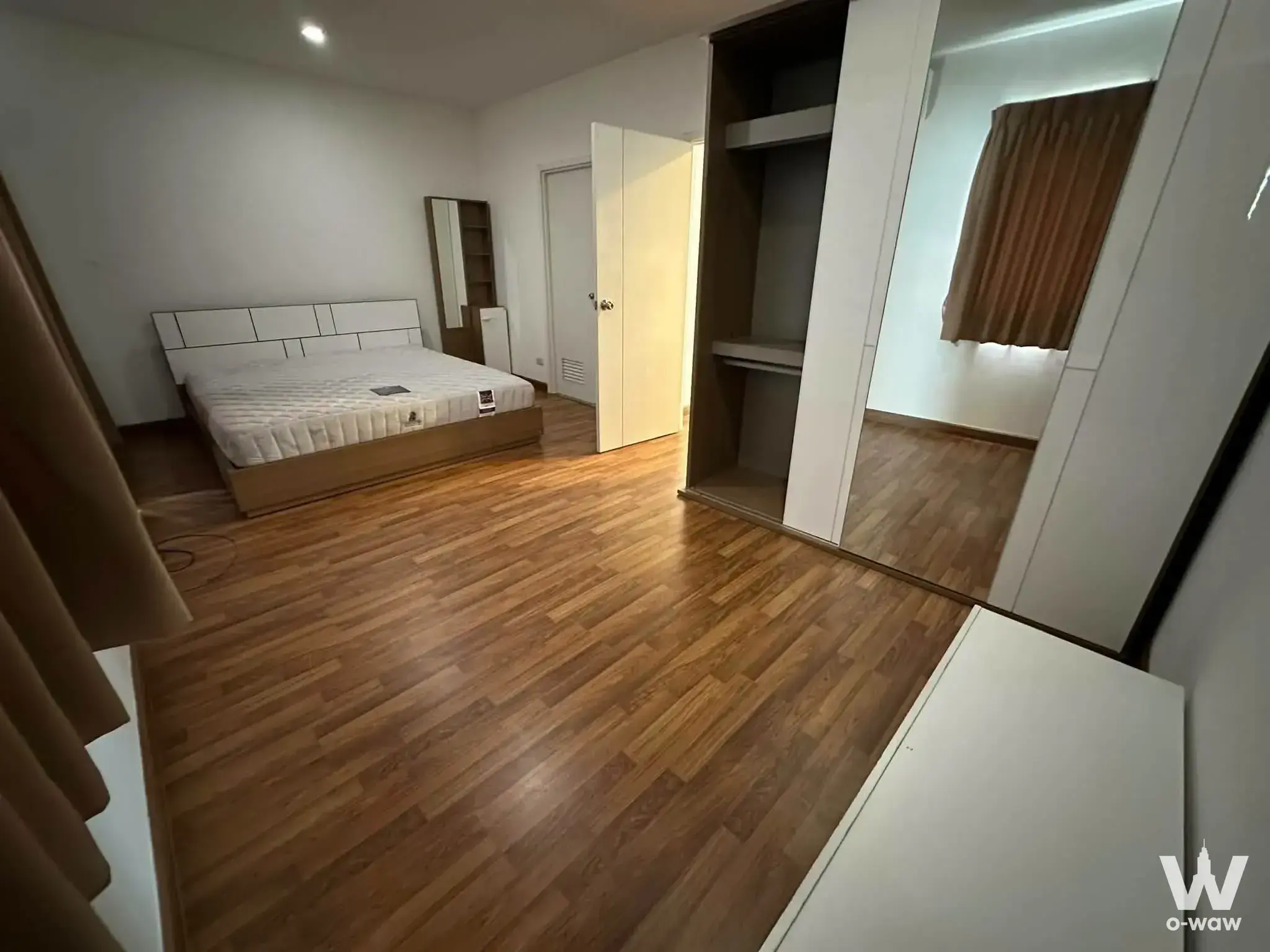 Modern bedroom with platform bed and built-in wardrobe in Pruksaville 73 Phatthanakan townhouse