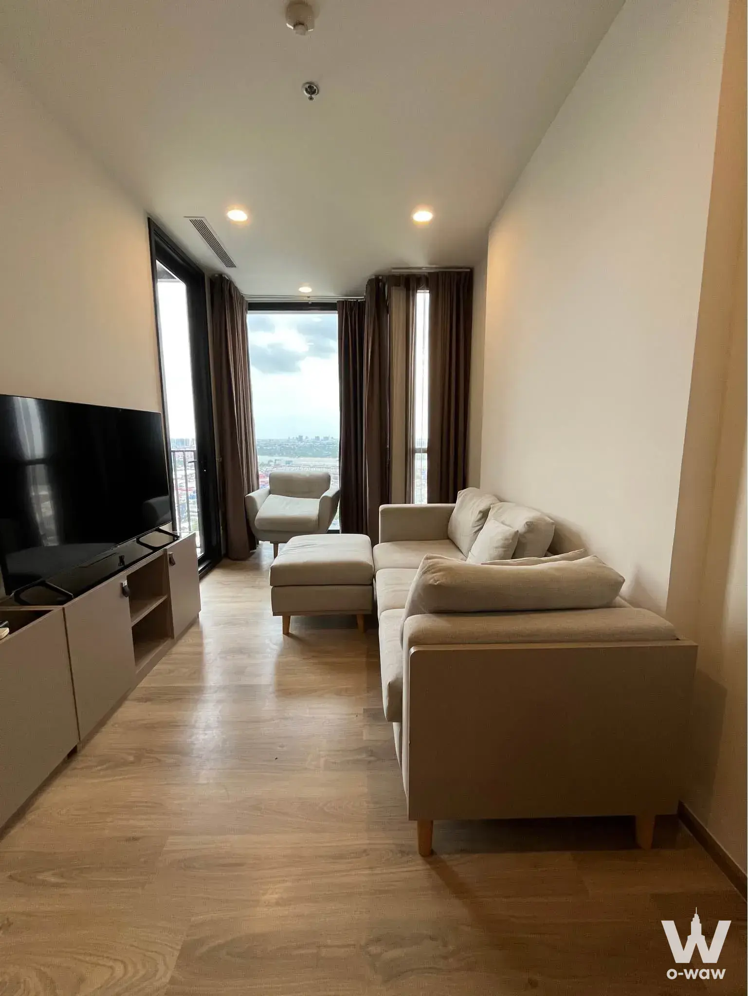 Condo with 1 bedroom for rent at Oka Haus — photo 1 of 5