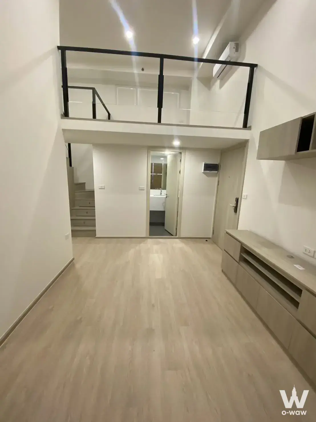 Sukhumvit Road, near BTS Lert Thai (E22) Station, Samut Prakan